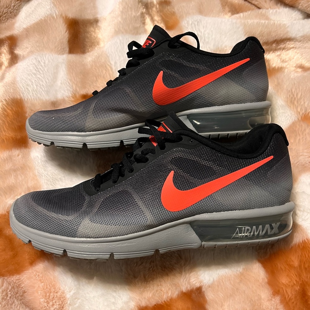 Nike Airmax  *mismatched*